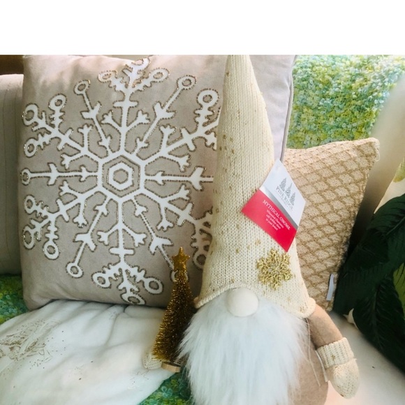 Holiday Snowflake Pillow - Picture 3 of 7